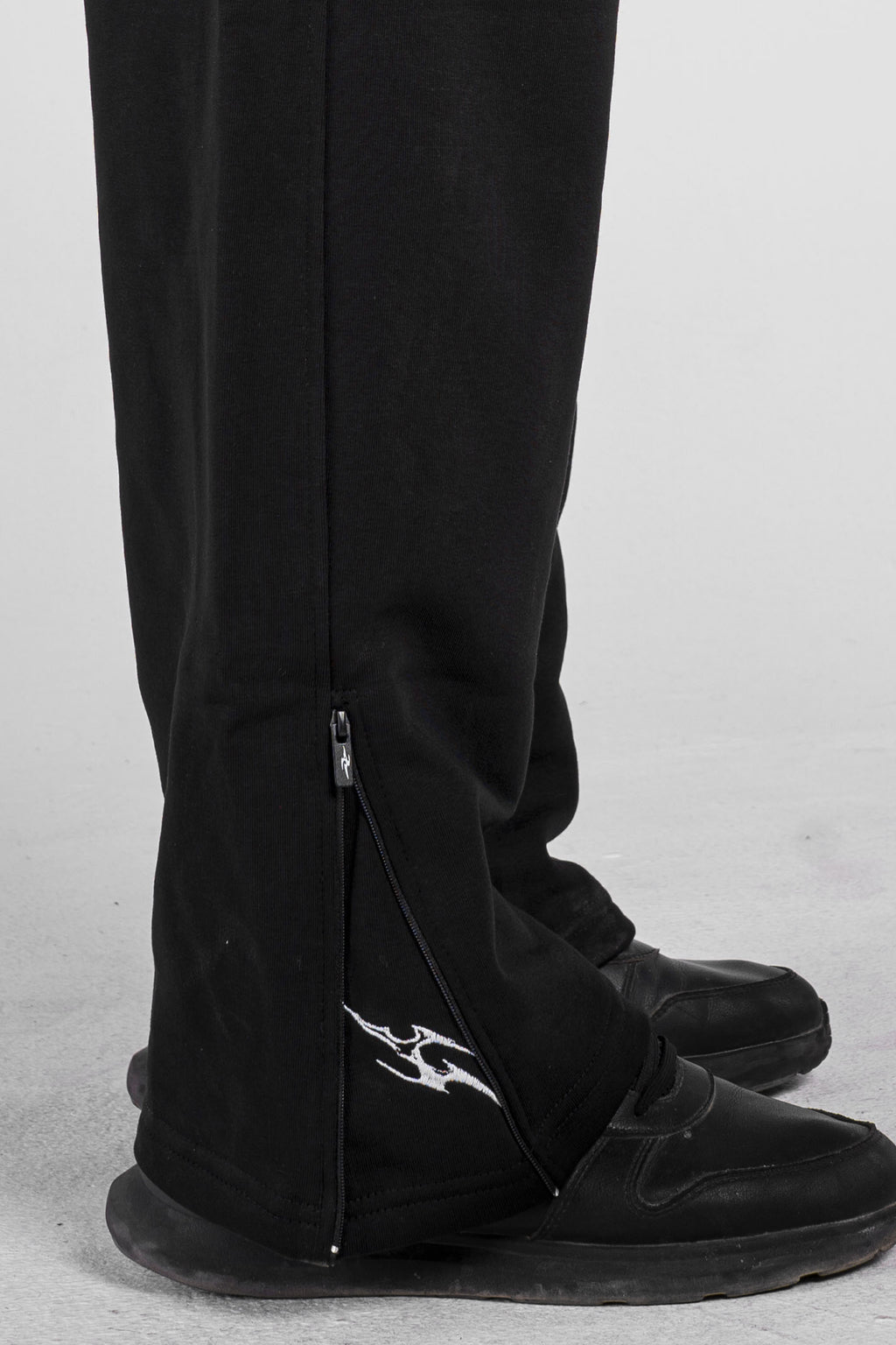 V1 ZINDE BLACK JOGGER